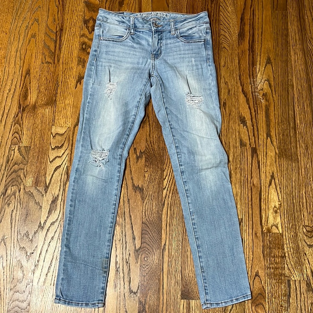 Woman’s American Eagle jeans
